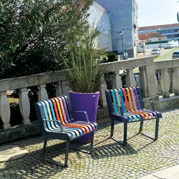 Categorie Mobilier urbain Chaises Assis debouts