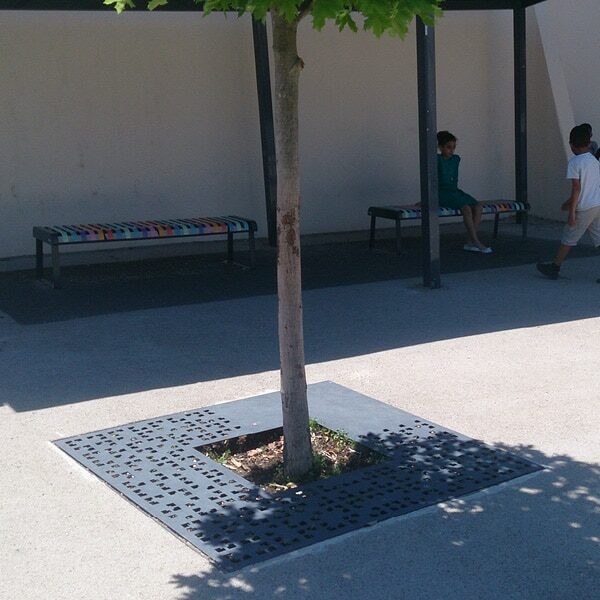 Equipement urbain grille arbre 2
