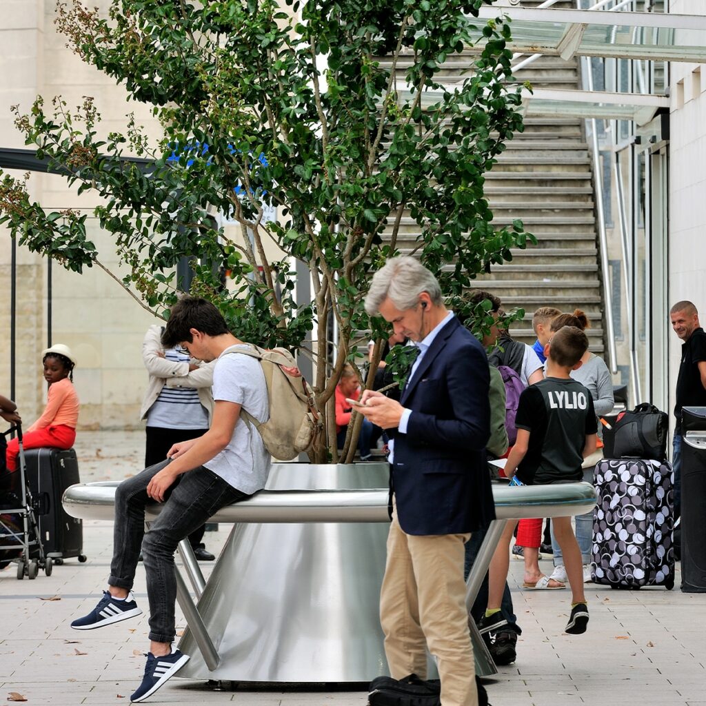 Greening of Angers Station: Levitation Nature