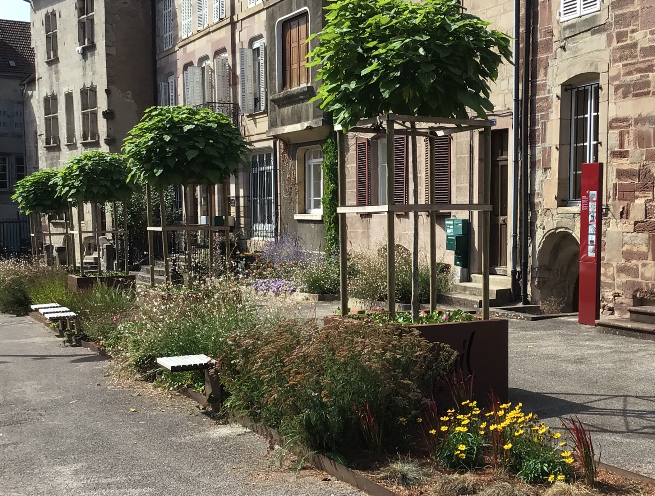Gestaltung des öffentlichen Platzes vor dem Rathaus von Luxeuil-Les-Bains