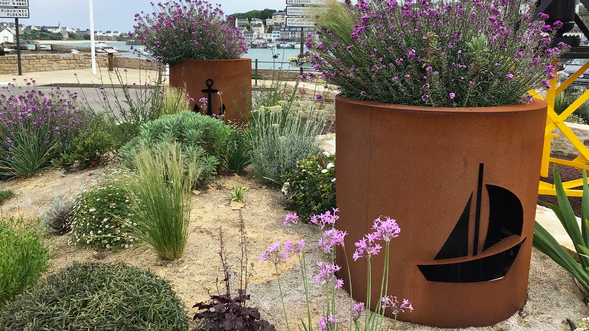 Aménagement de rond point bacs sans fond corten sablé activé ATECH