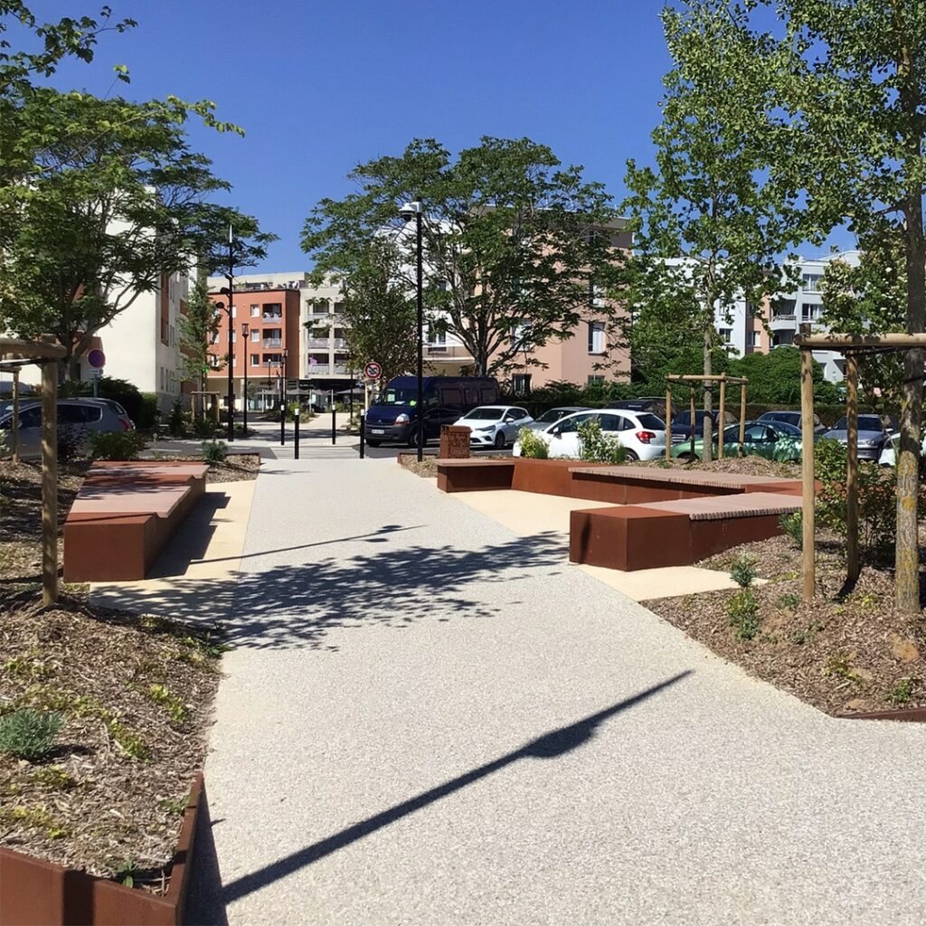 Städtebau mit Cortenstahl: Der neue Pariser Platz in Elancourt