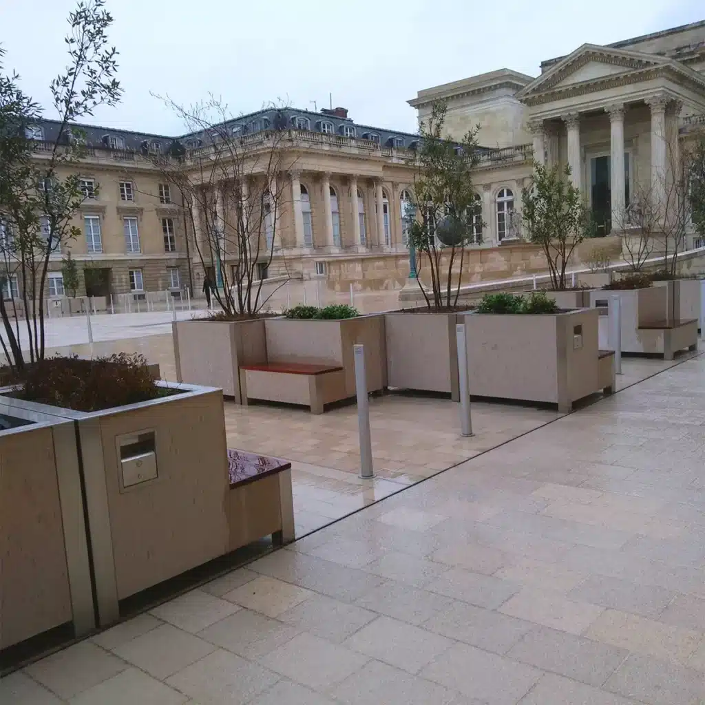 Bacs sur-mesure pour l’Assemblée Nationale Bacs sur mesure pour lAssemblee Nationale
