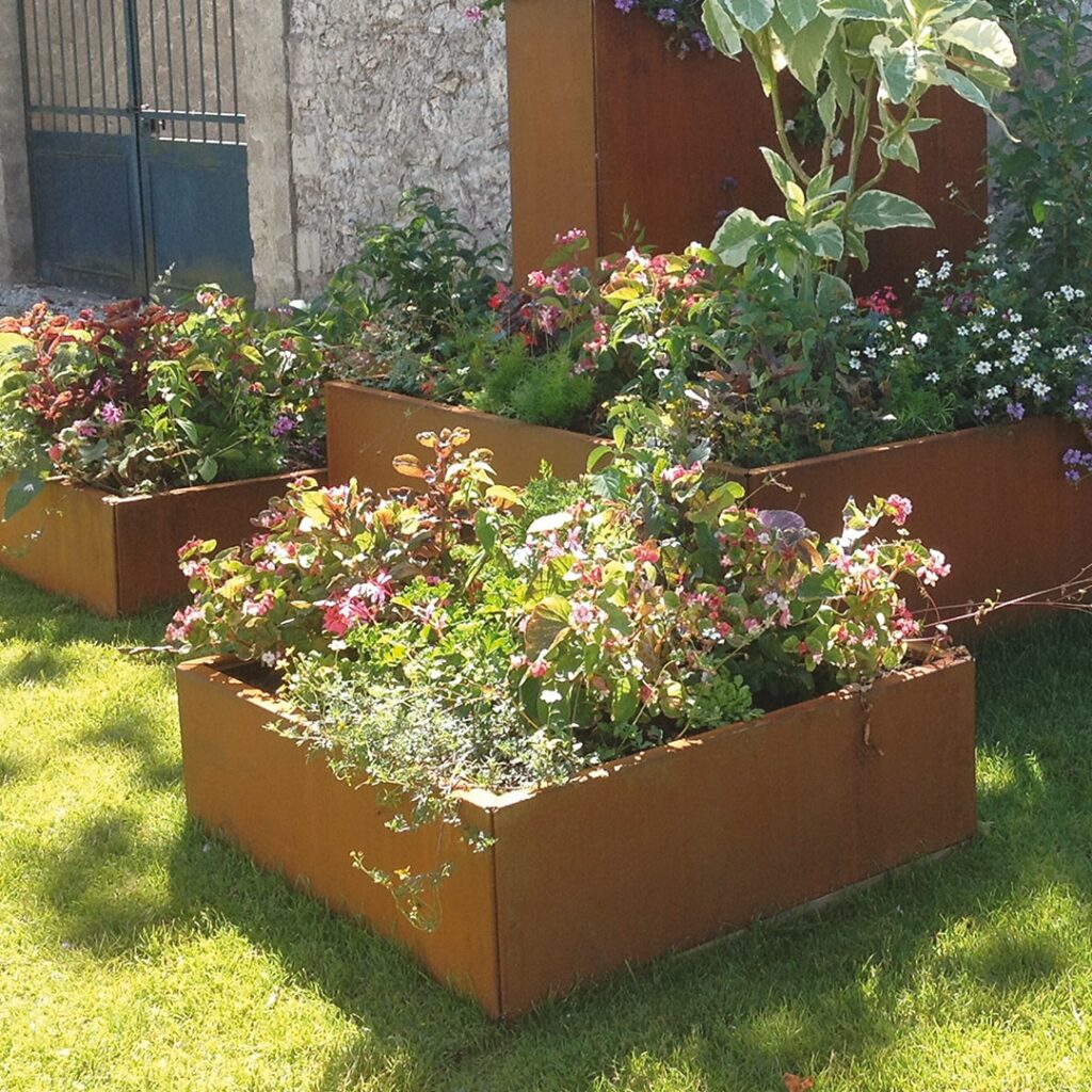 Square panelled bottomless planter