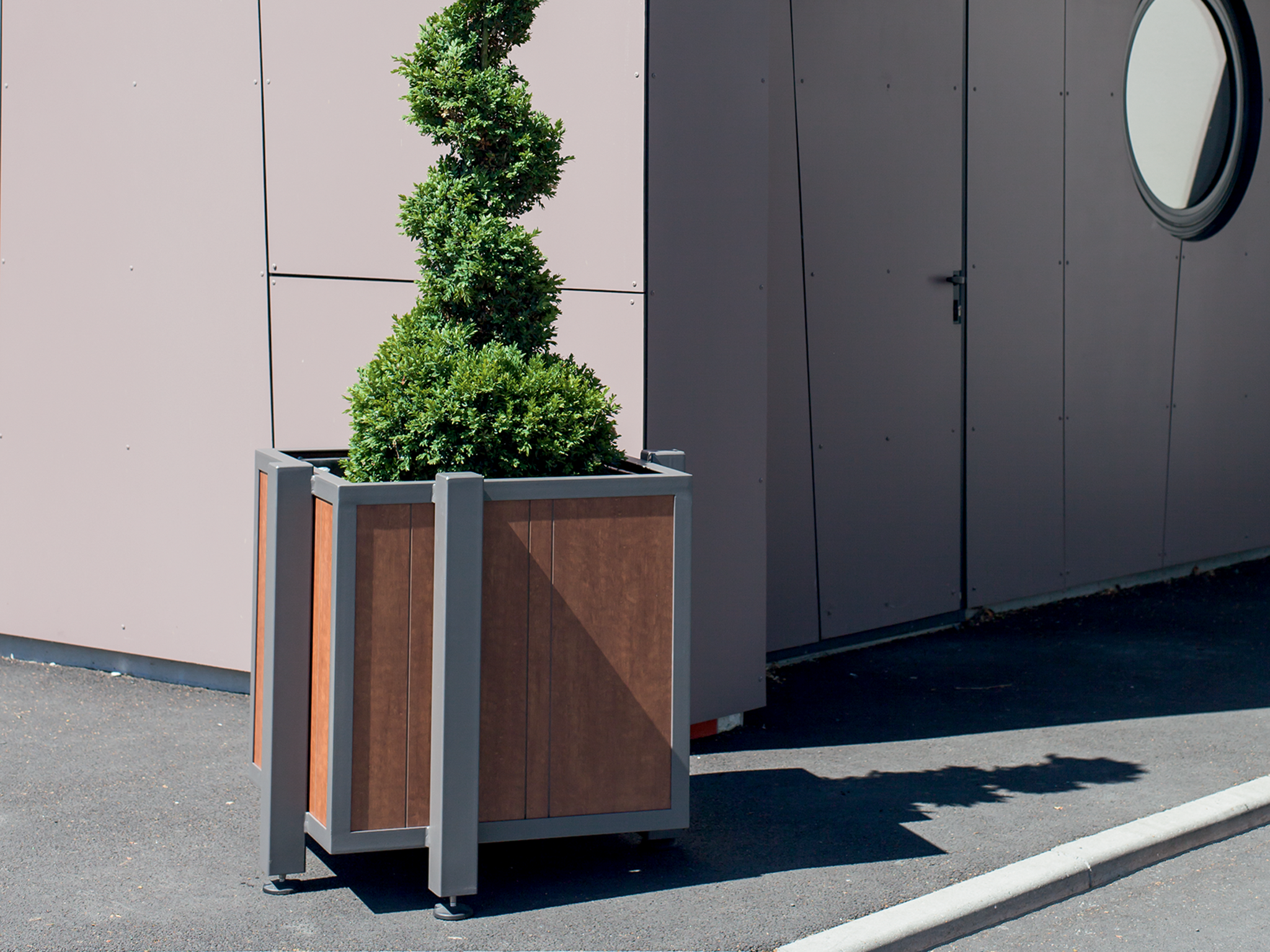 Stratified wood planter box – Asyma